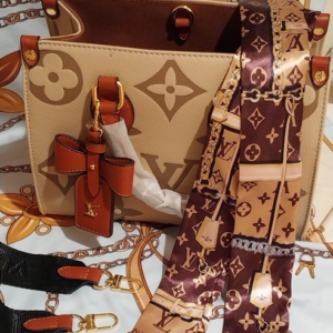 LV onthego bag